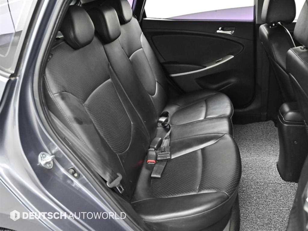 Hyundai Accent — photo 12