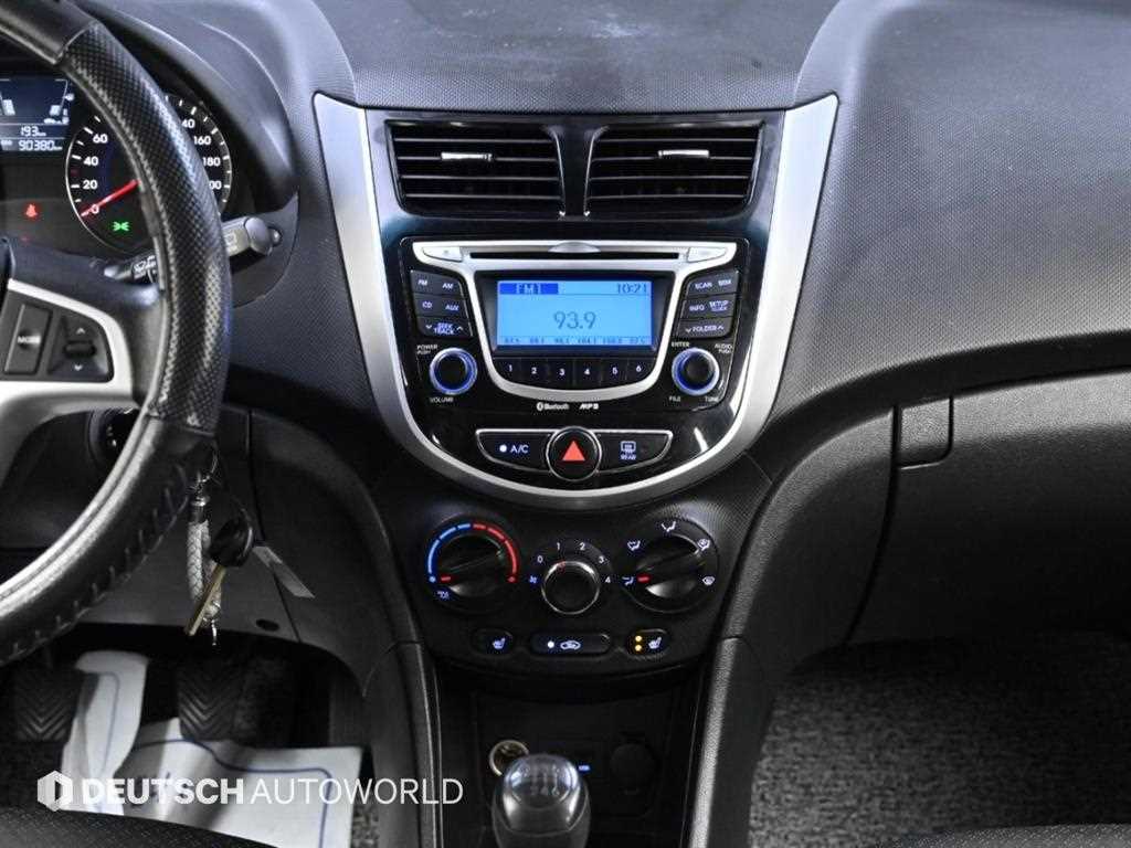 Hyundai Accent — photo 14