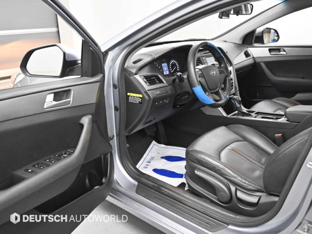 Hyundai Sonata — photo 11