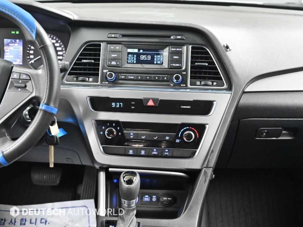 Hyundai Sonata — photo 14