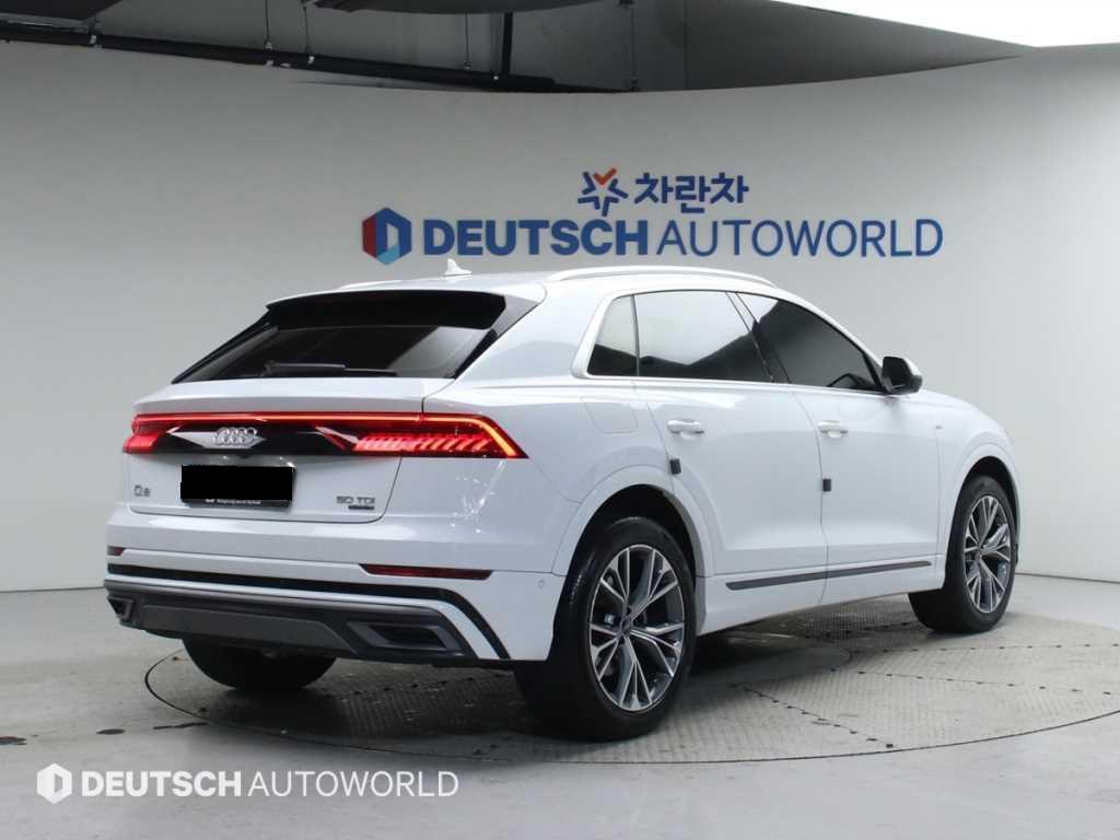 Audi Q8 — photo 02