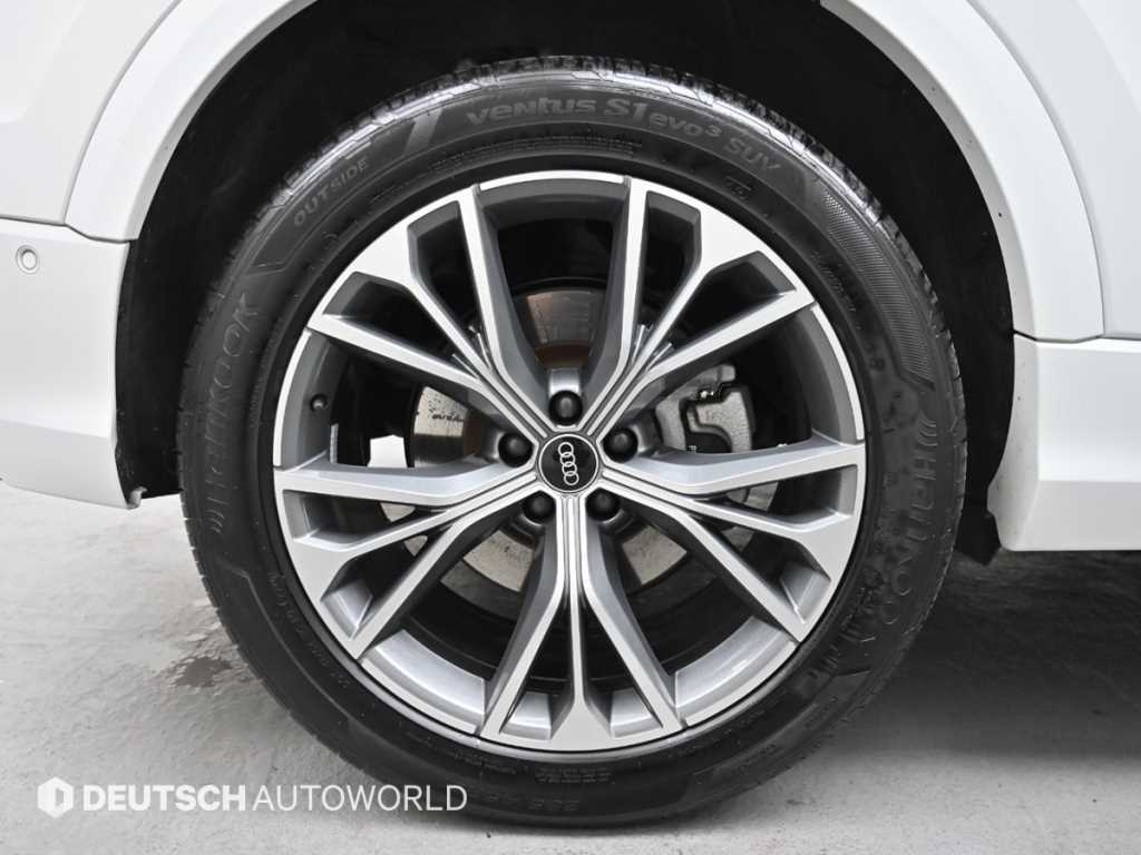 Audi Q8 — photo 05