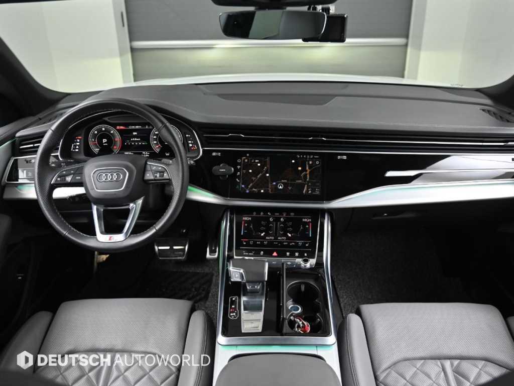Audi Q8 — photo 07