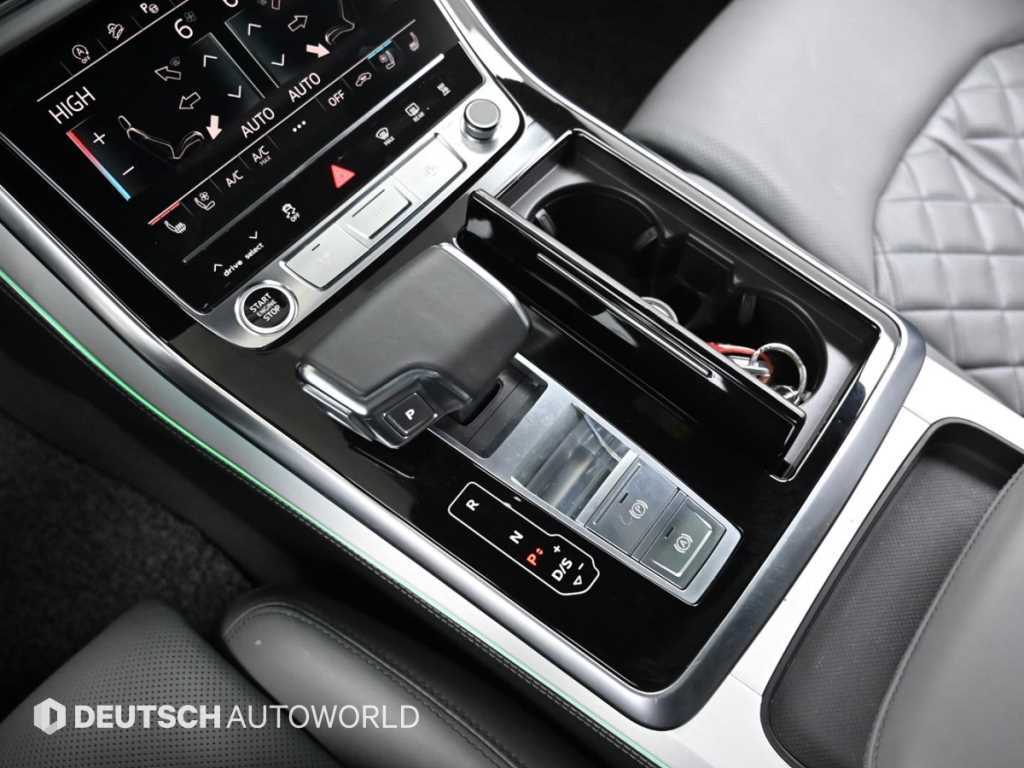 Audi Q8 — photo 09