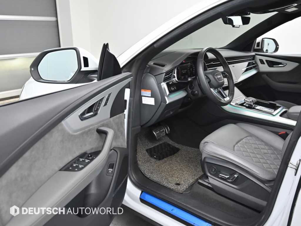Audi Q8 — photo 11