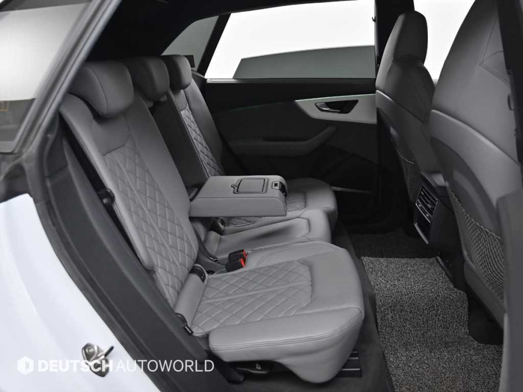 Audi Q8 — photo 12