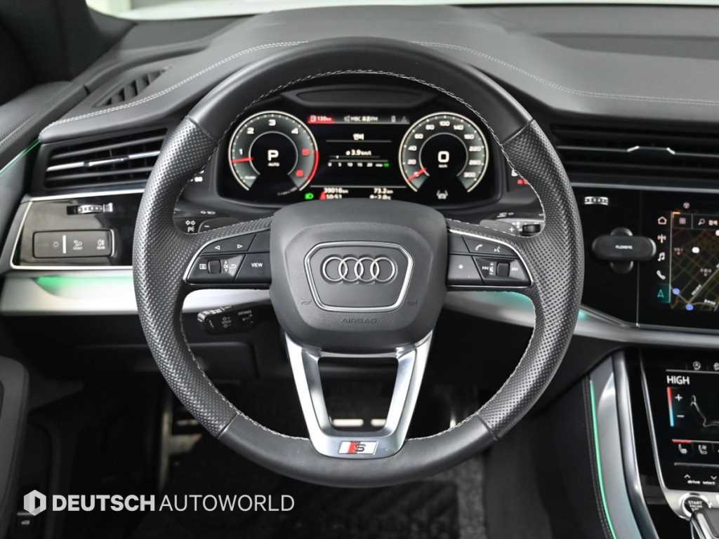 Audi Q8 — photo 13