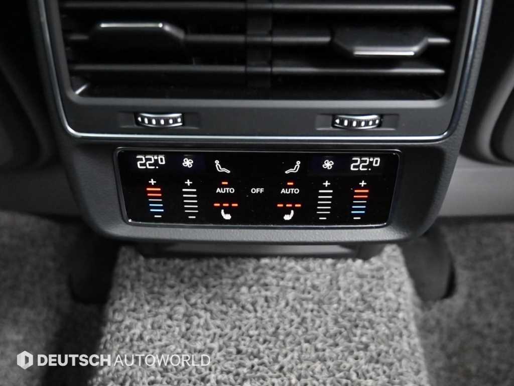 Audi Q8 — photo 16