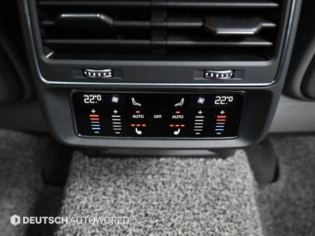 Audi Q8 — photo 16