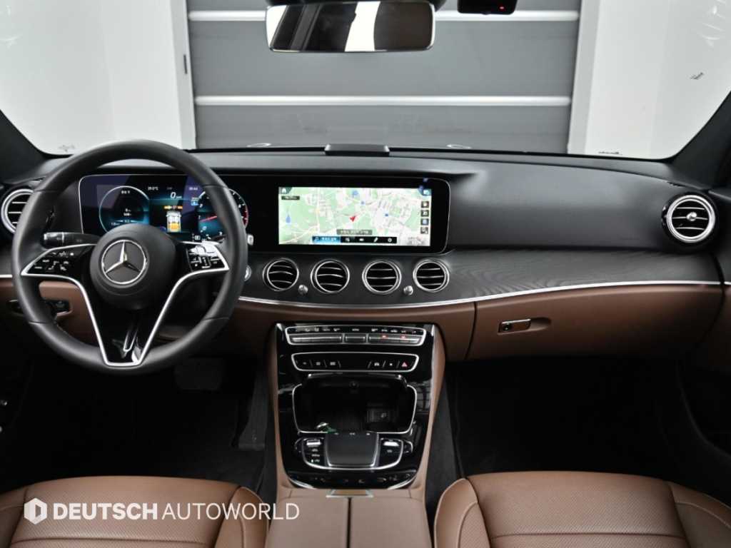 Mercedes-Benz E-Class — photo 07