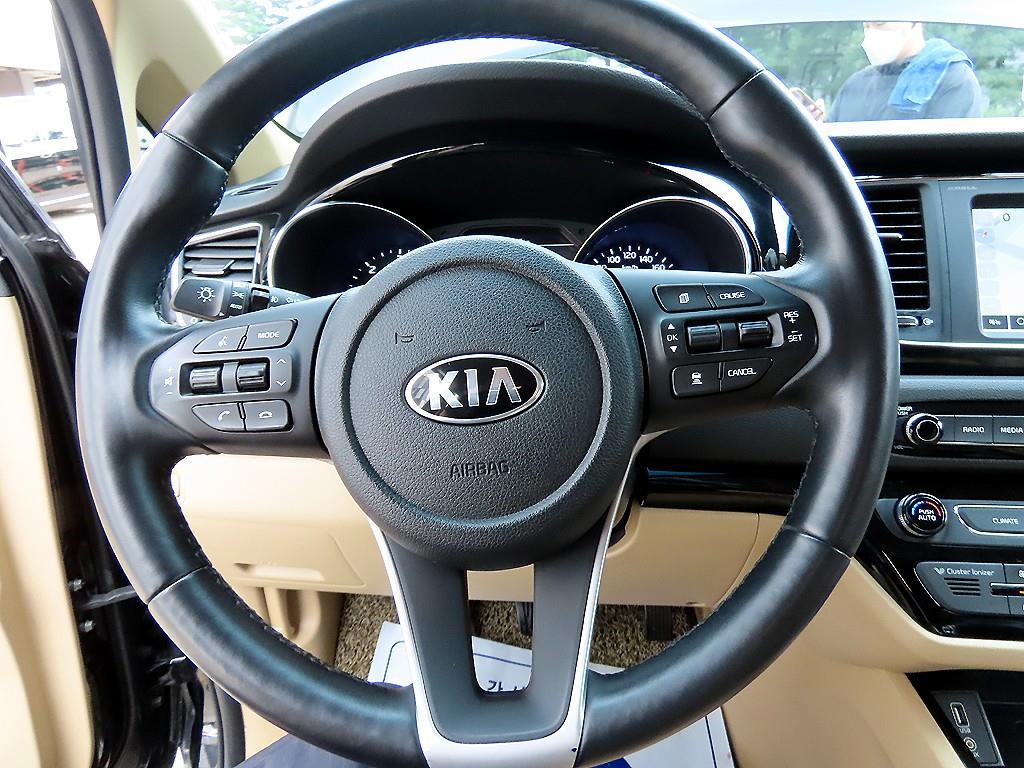 Kia Carnival — photo 09