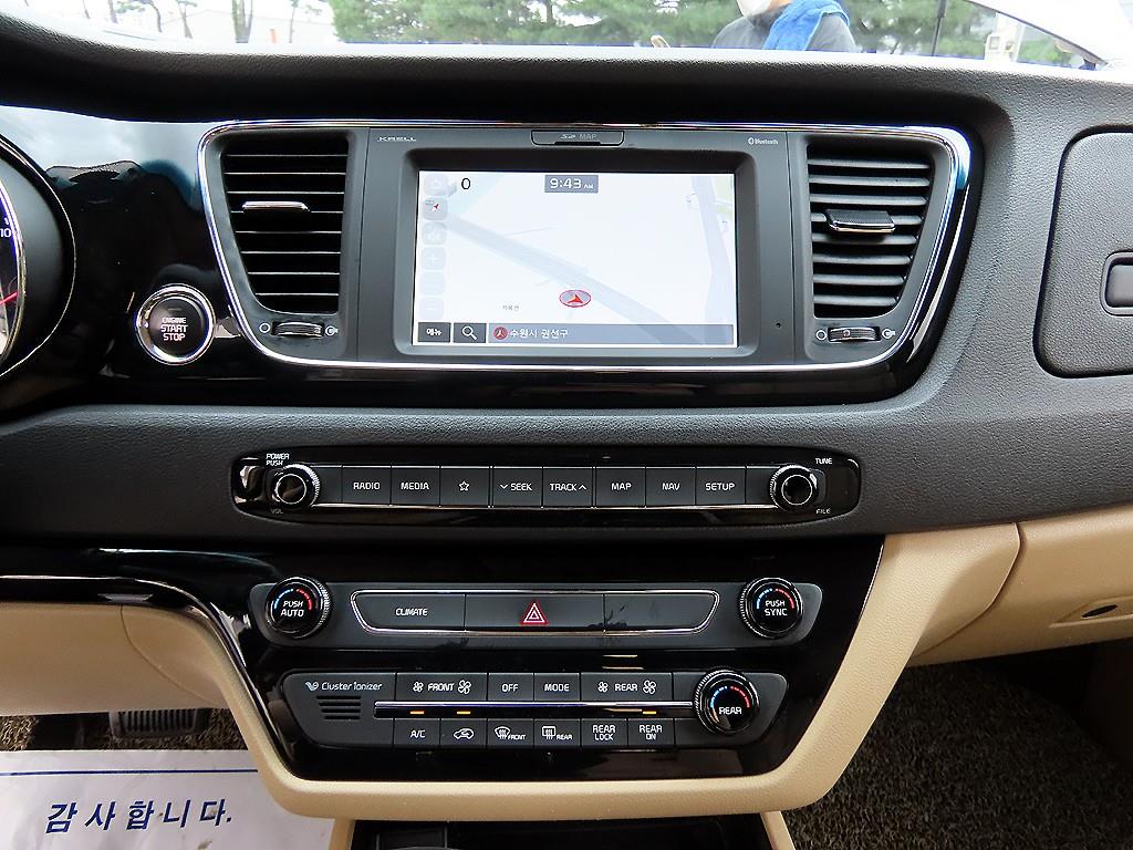 Kia Carnival — photo 12