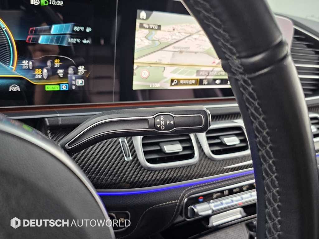 Mercedes-Benz GLE-Class — photo 09