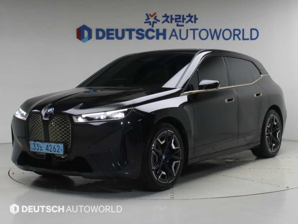BMW iX — photo 01