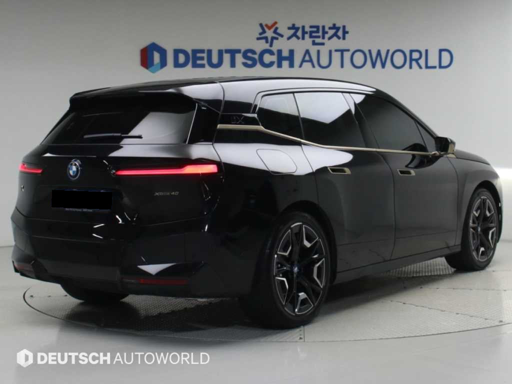 BMW iX — photo 02