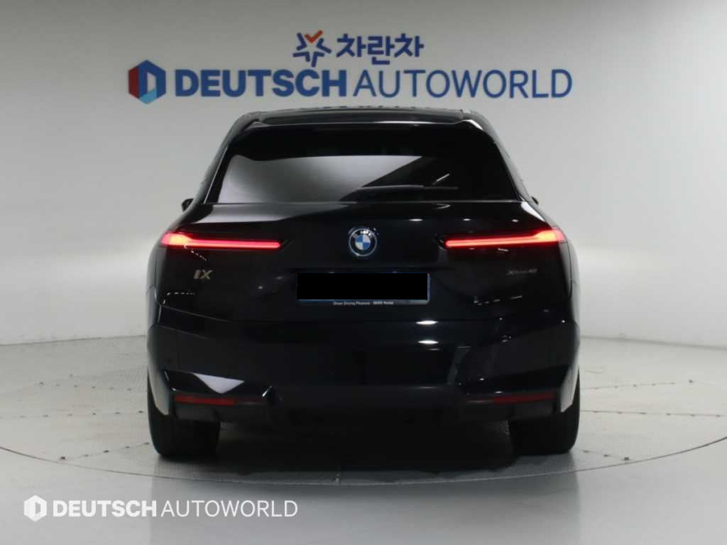 BMW iX — photo 04
