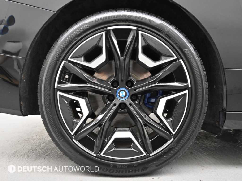 BMW iX — photo 05