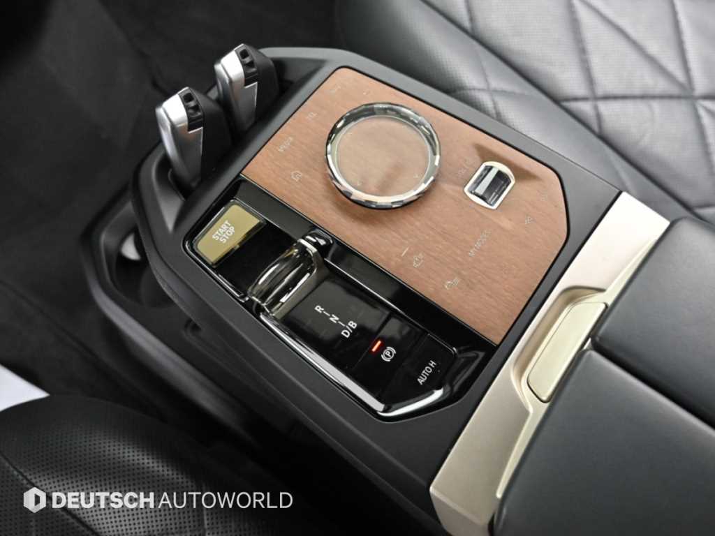 BMW iX — photo 09