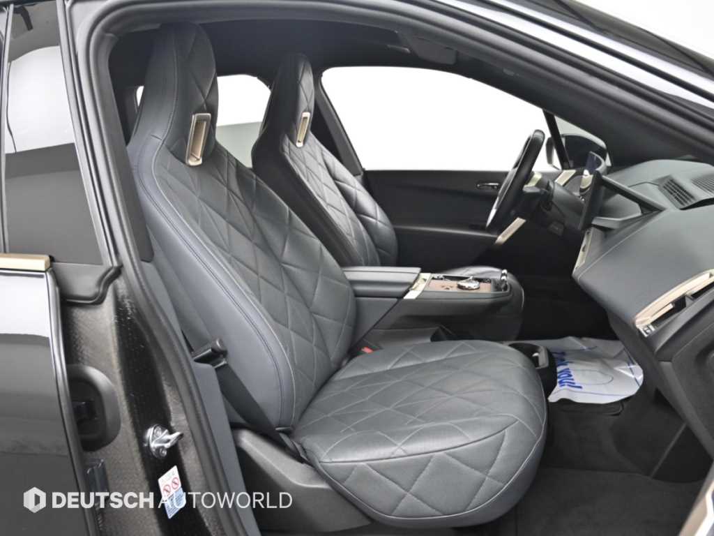 BMW iX — photo 10
