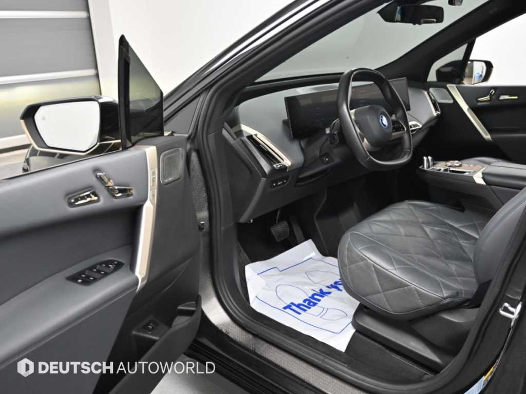 BMW iX — photo 11