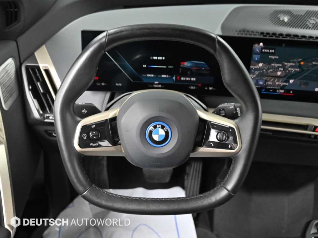 BMW iX — photo 13