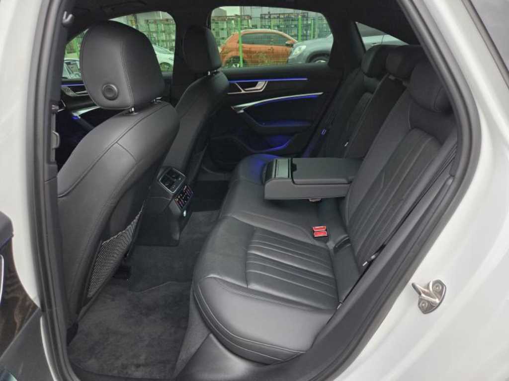 Audi A6 — photo 06