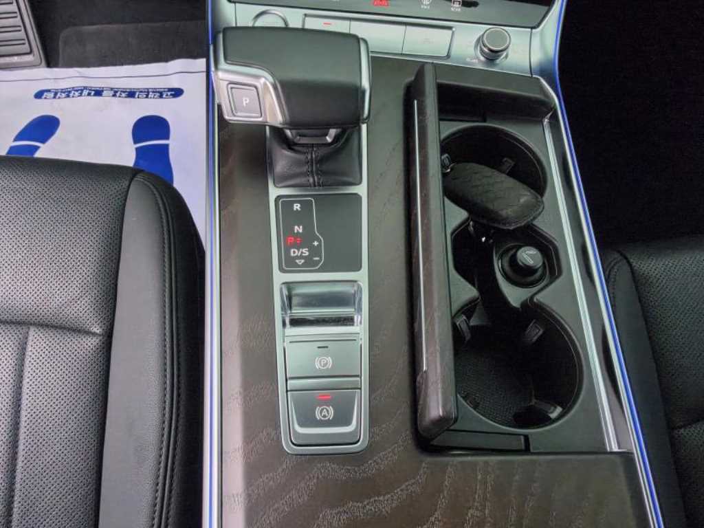 Audi A6 — photo 11