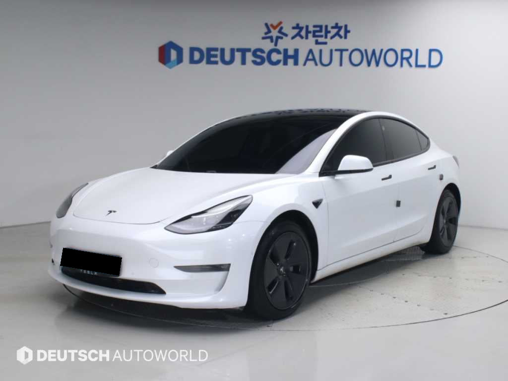 Tesla Model 3 — photo 01