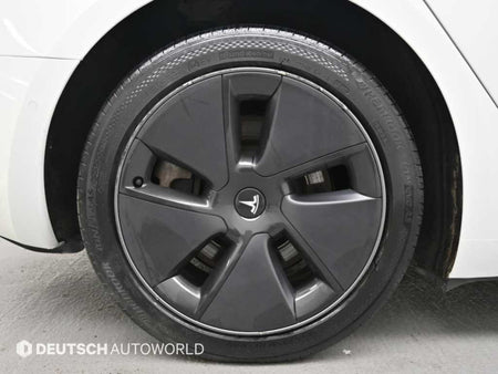 Tesla Model 3 — photo 05
