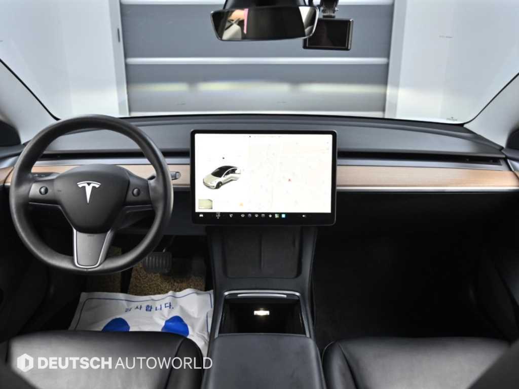 Tesla Model 3 — photo 07
