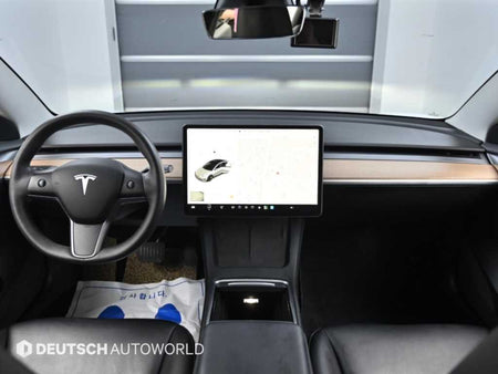 Tesla Model 3 — photo 07