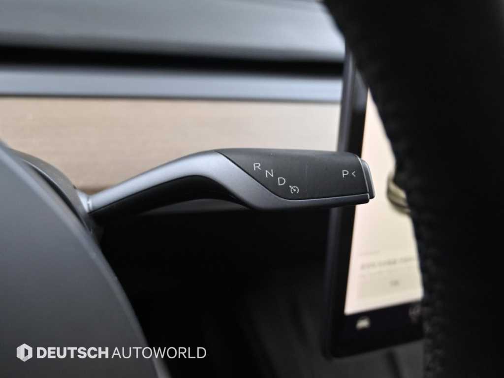 Tesla Model 3 — photo 09