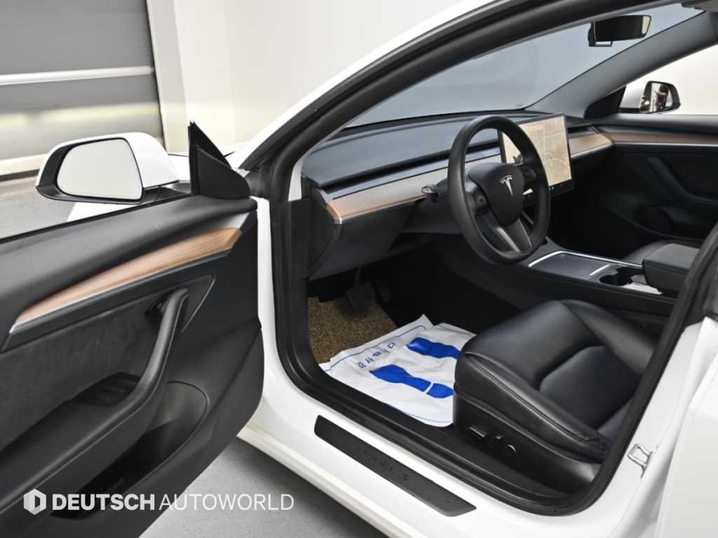 Tesla Model 3 — photo 11