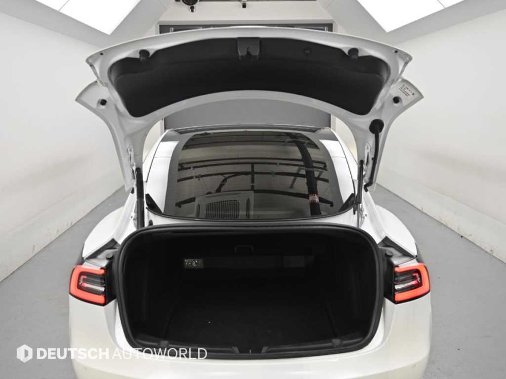 Tesla Model 3 — photo 19