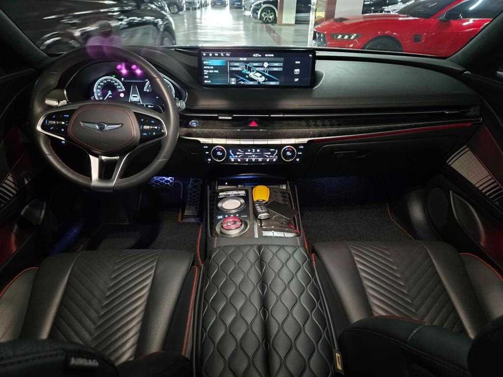 Genesis G80 — photo 01