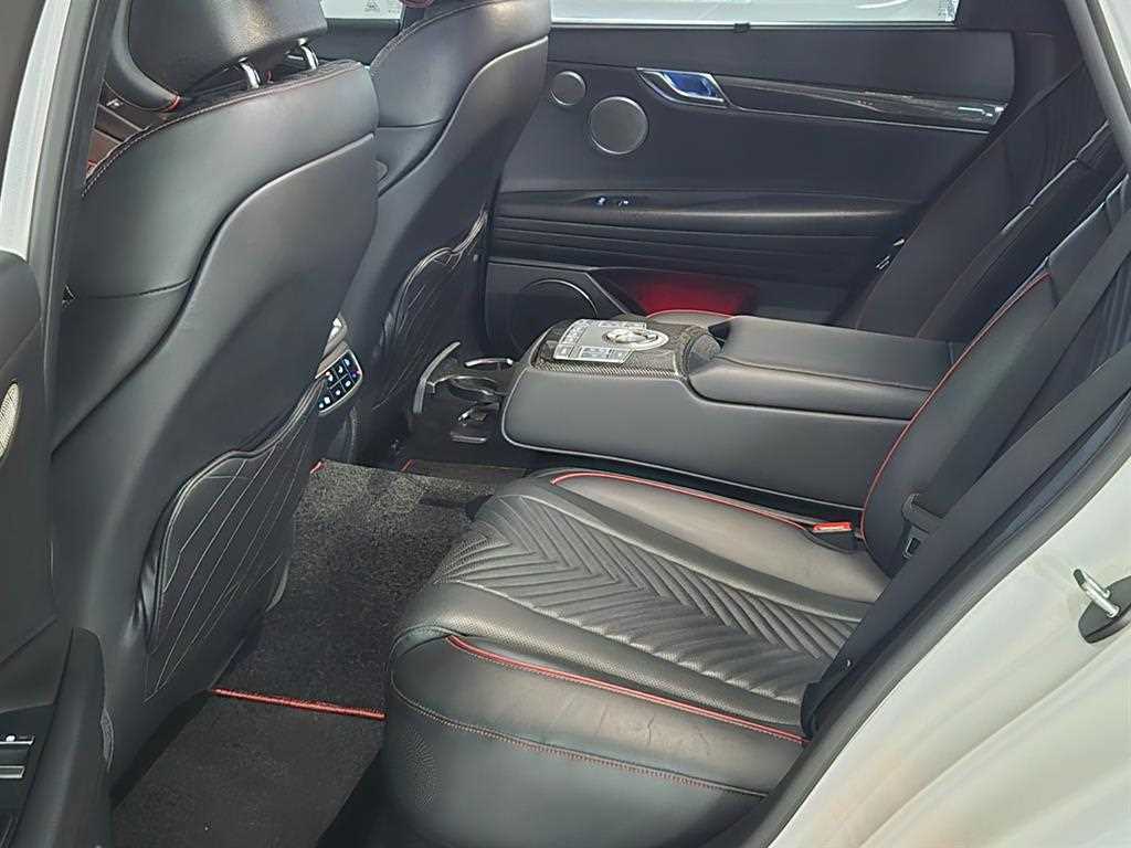 Genesis G80 — photo 13