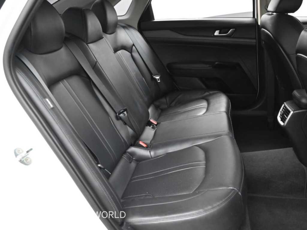 Kia K5 — photo 12