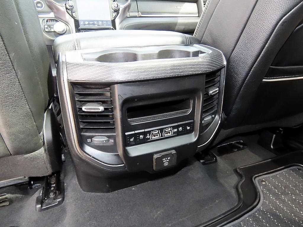 Dodge Ram Pick Up — photo 17
