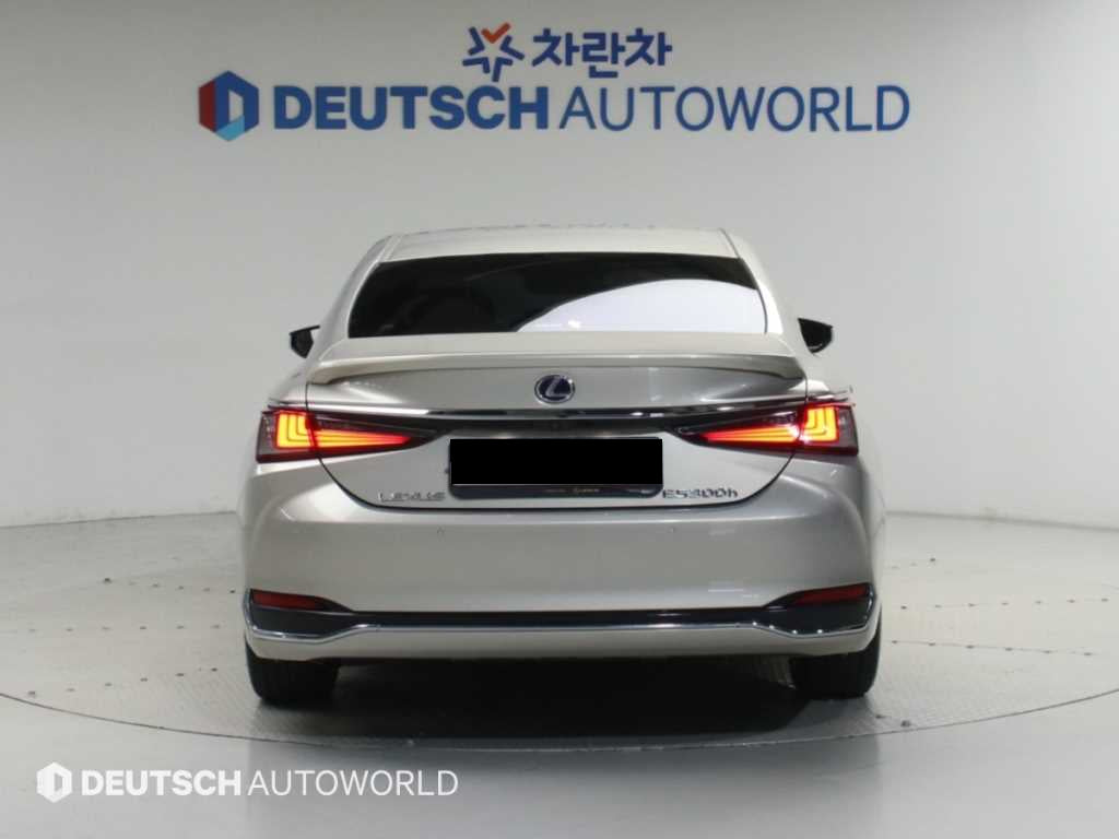Lexus ES — photo 04