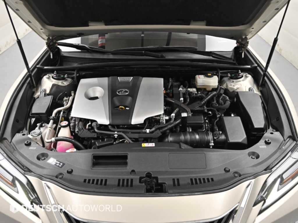Lexus ES — photo 06