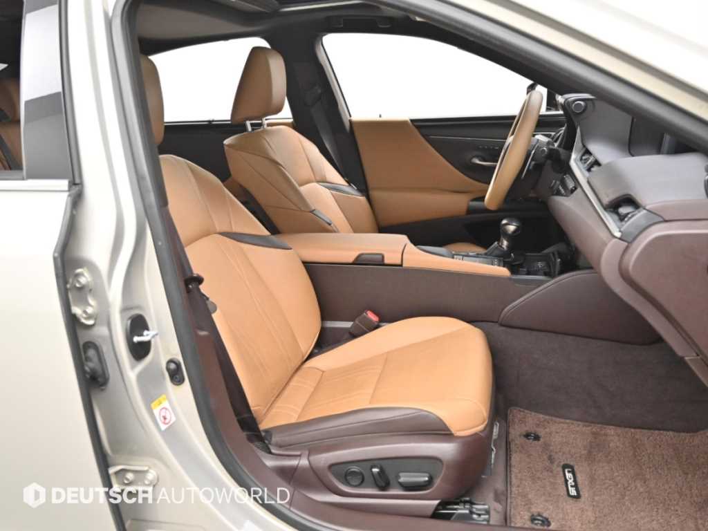 Lexus ES — photo 10