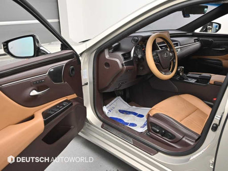 Lexus ES — photo 11