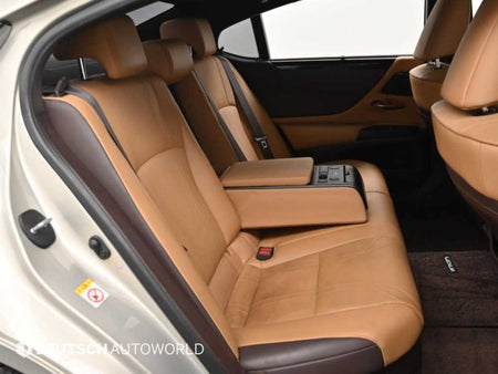 Lexus ES — photo 12