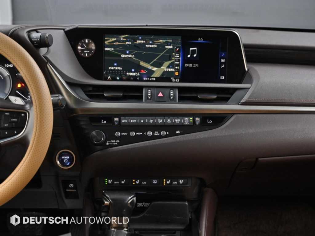 Lexus ES — photo 14