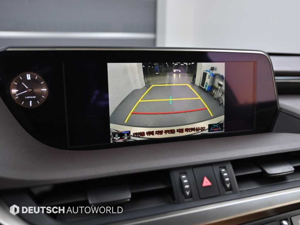 Lexus ES — photo 15