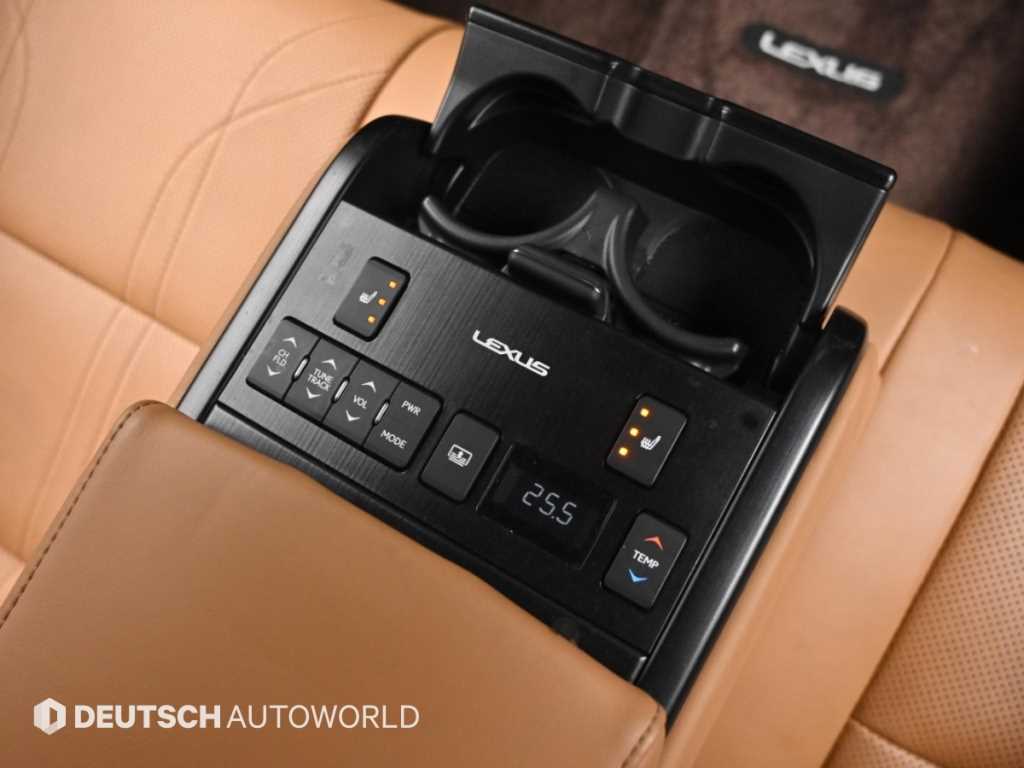Lexus ES — photo 16