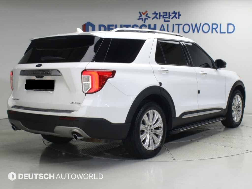 Ford Explorer — photo 02