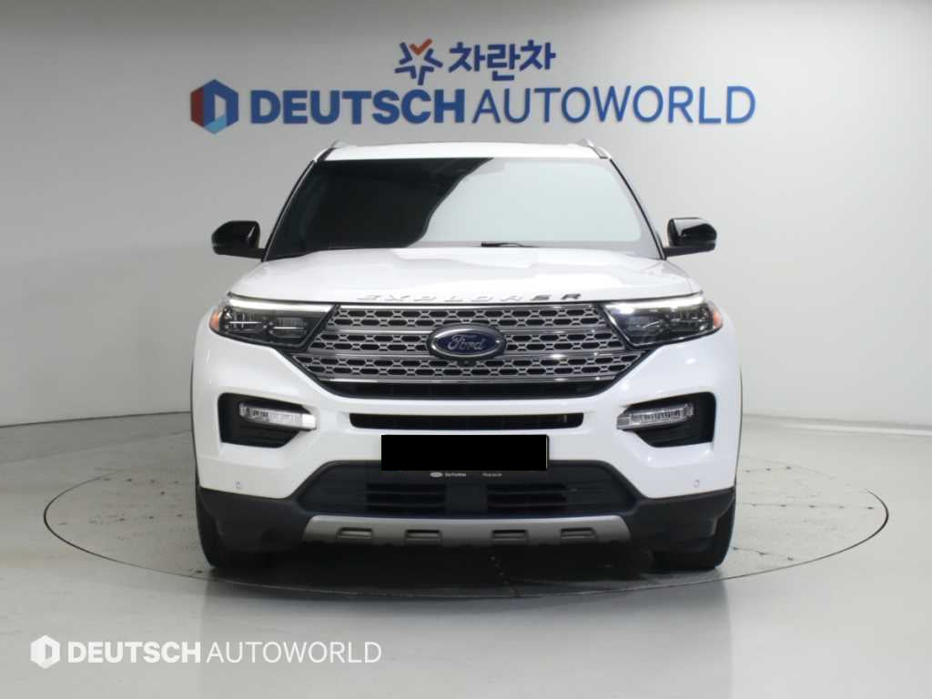 Ford Explorer — photo 03