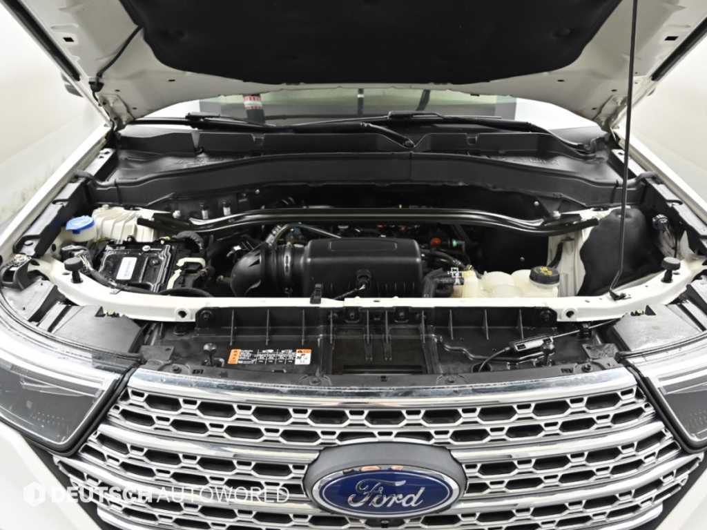 Ford Explorer — photo 06