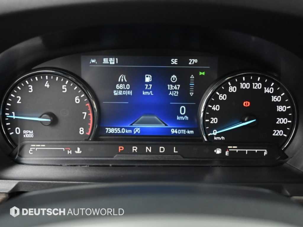 Ford Explorer — photo 08
